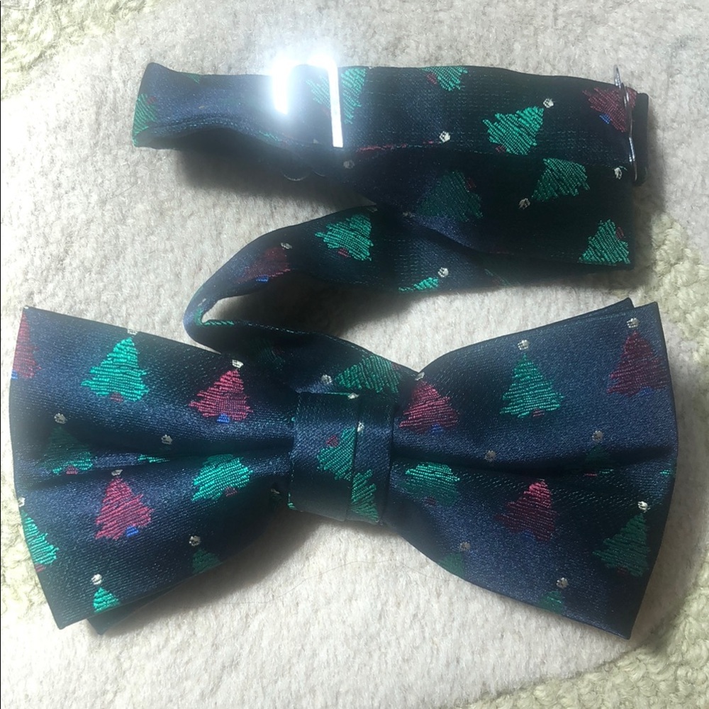 Christmas Bow Tie in navy with Green and Burgundy Christmas Tree Pattern